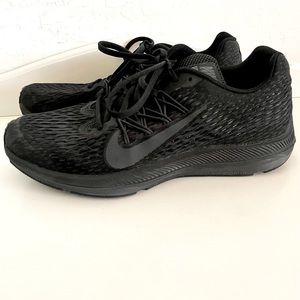 🖤🖤 ALL BLACK NIKE ZOOM SNEAKERS 🖤🖤